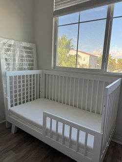 Hudson 3-in-1 Convertible Crib + Newton Mattress (White)