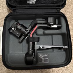 DJI RS4 Pro Combo Gimbal