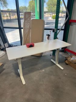 63 Inch Electric Standing Desk Height Adjustable, Sit to Stand Computer Workstations Large Work PC Table Home Office Writing Gaming Desks with Memory 