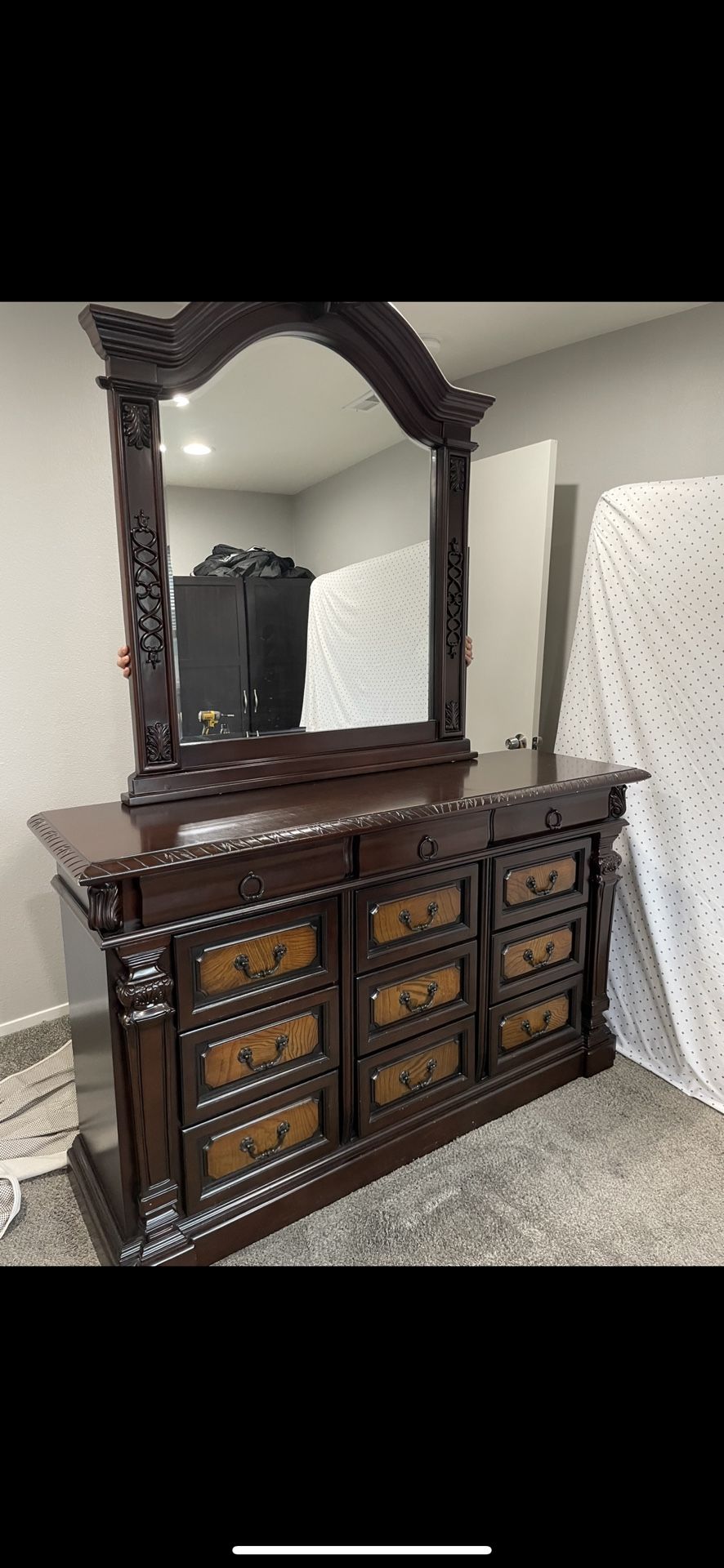 5 Piece Bedroom set - Cal King 