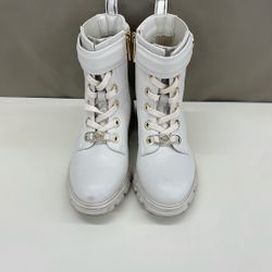 Michael Kors Girls Boots. Item No 922 (Shopgoodwill)
