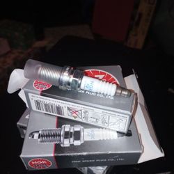 Ngk Spark Plugs 2382.. Set Of 4...