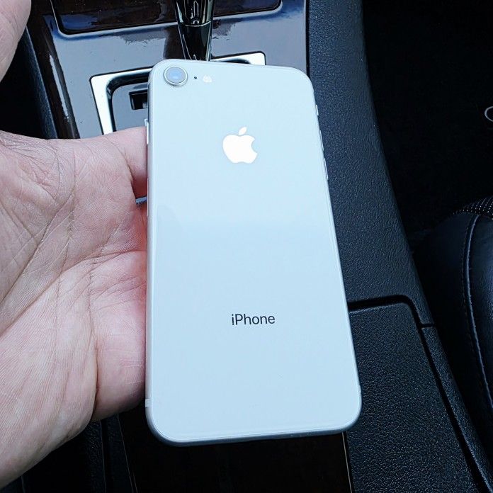 Unlocked Apple iPhone 8 64GB Excellent Condition in White Color