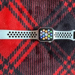 Apple Watch SE 2 + Nike Band 