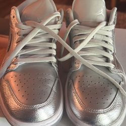 Women’s Jordan 1 Low se Metallic Silver Size 9.5