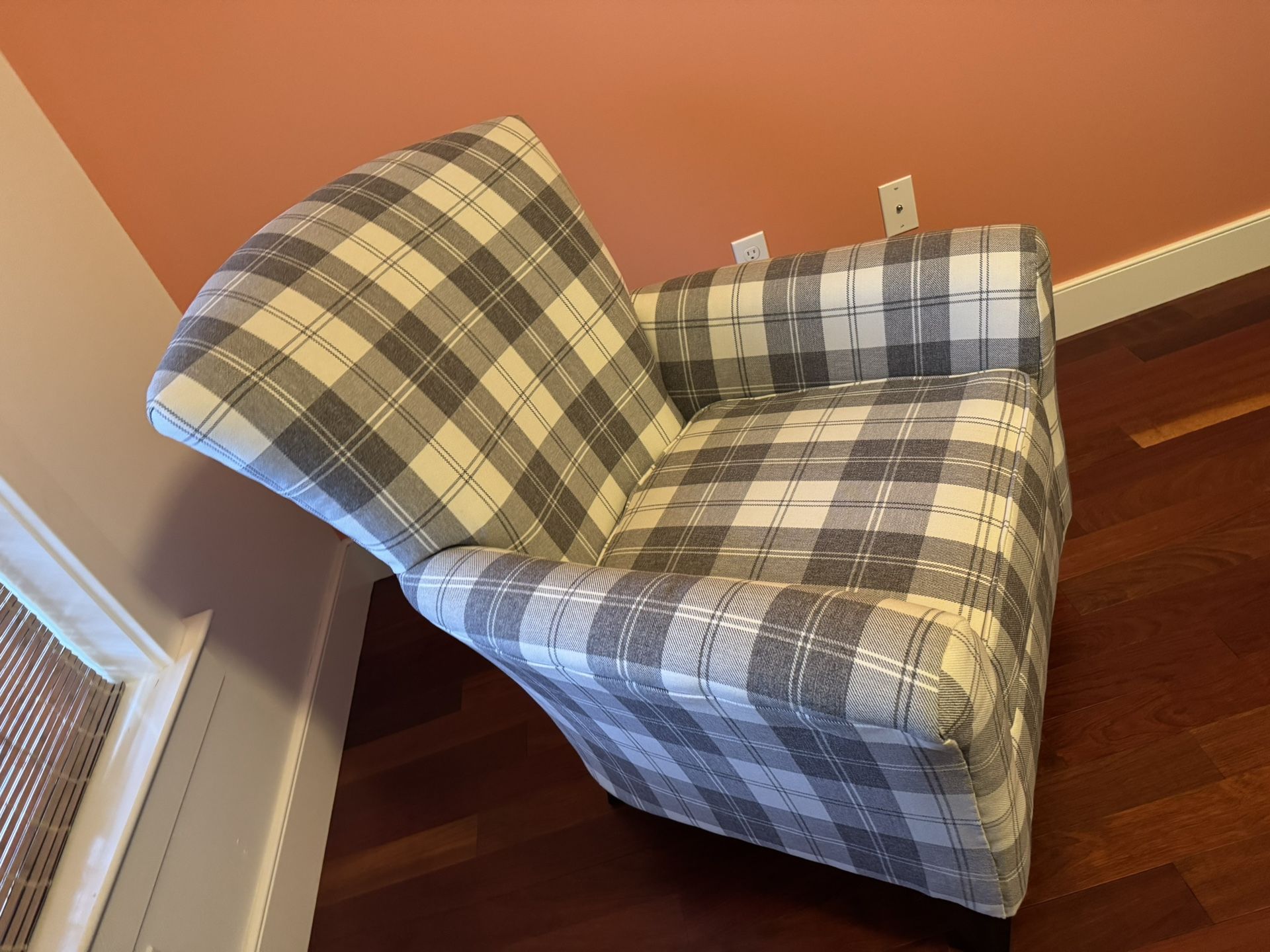 Traditional Living Room Side Chairs