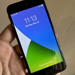Unlocked iPhone 7 - 98% Battery Health 32GB Storage