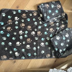 PAW PRINT SUPER SOFT SMALL PET BLANKET