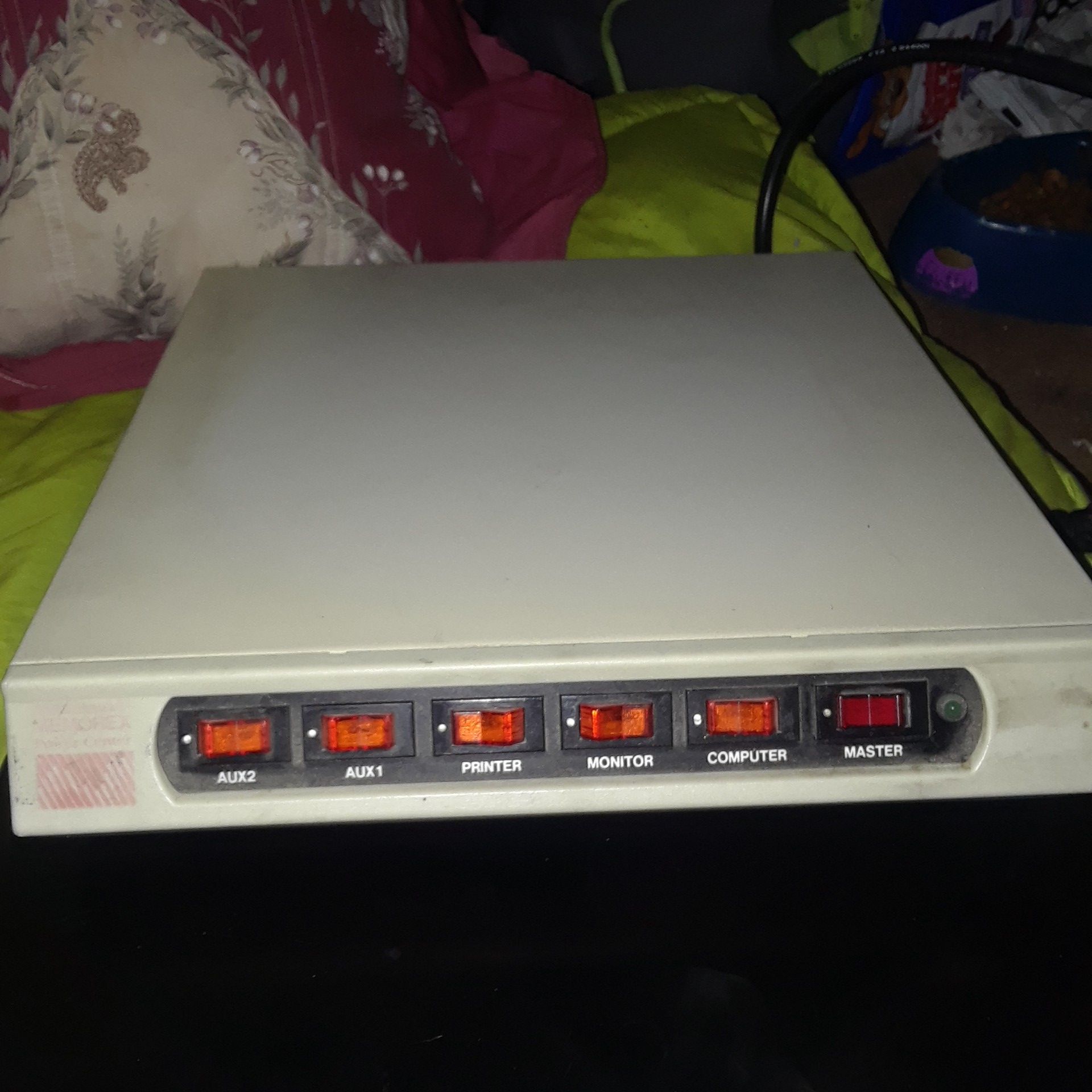 Memorex 5 Outlet Power Center Voltage Surge Suppressor