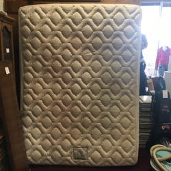 Queen Mattress And Boxspring 