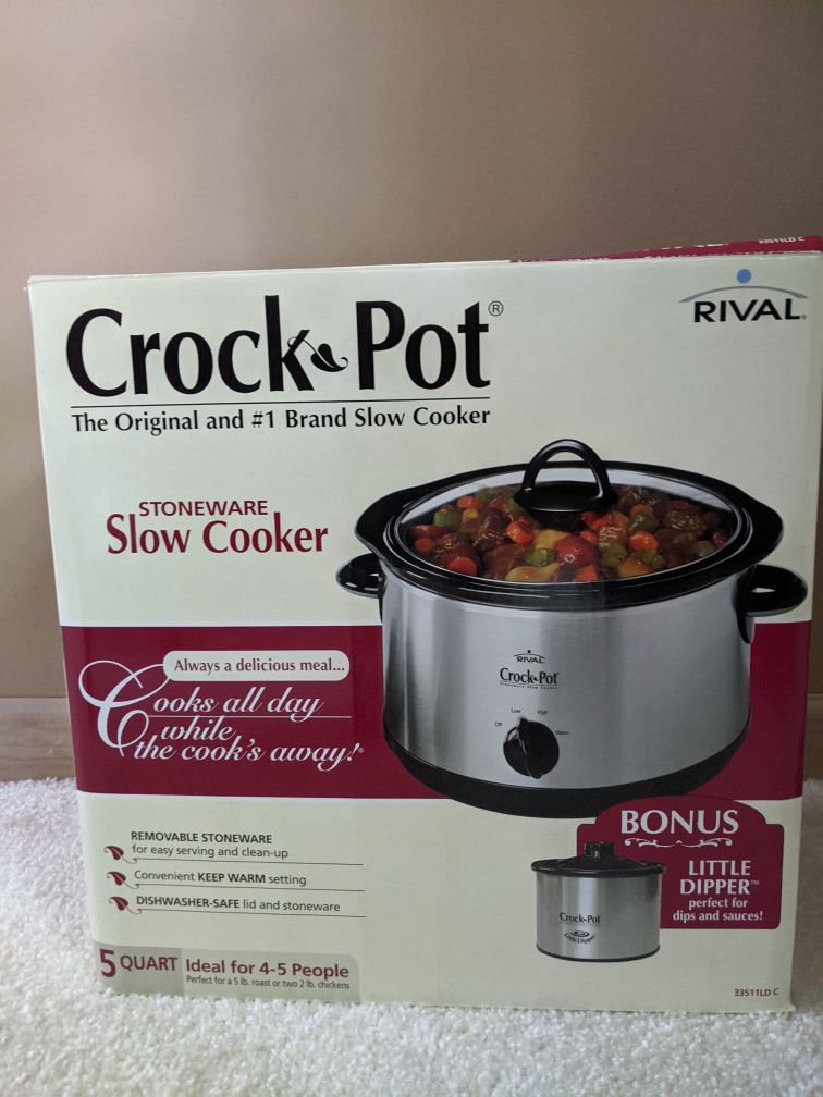 Stoneware Crock pot with bonus little dipper