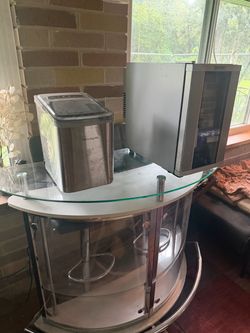 White Glasstop bar with stools wine chiller ice maker