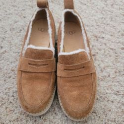 Ugg Women Moccasin Shoes  Size 5