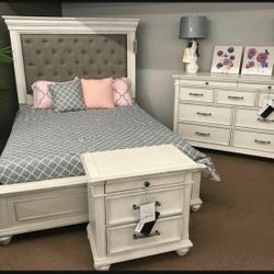 Kanwyn Whitewash Upholstered Panel Bedroom Set /Queen and King Bed 1499