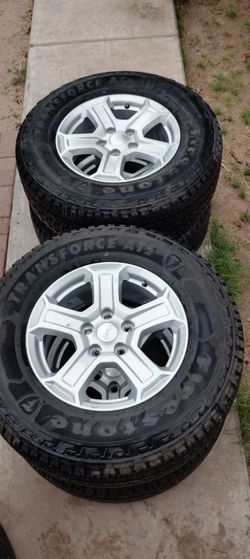 4  Rines con llantas para Jeep  wrangler Sahara  Firestone Transforme AT2   LTS 265/70 R17