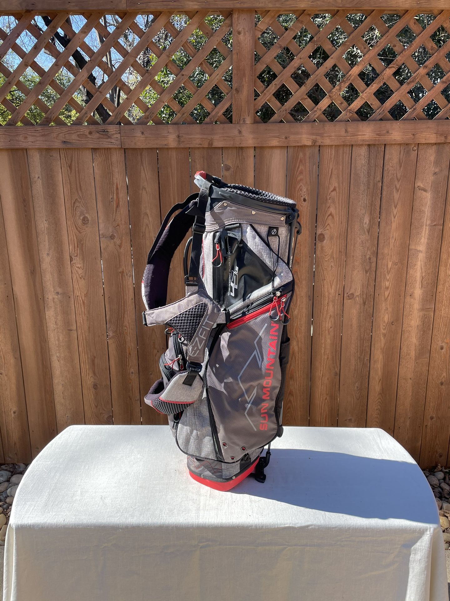 Sun Mountain Golf Bag In Excellent Condition For Club Clubs