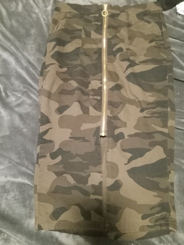 Brand New Zip Up Skirt Size 8
