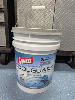 Clean, empty 5 Gallon Bucket With Lid (8 available)