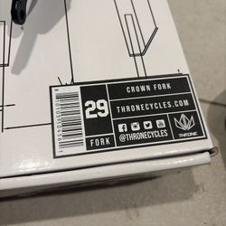 Throne Crown Fork 29 - New (minor scratch)