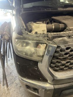 Toyota Tundra Headlights 