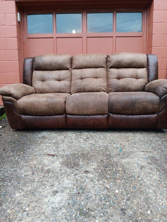 Timberland Co. LTD. Brown Manual Reclining Sofa