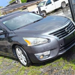 2013 NISSAN ALTIMA FOR PARTS ONLY 
