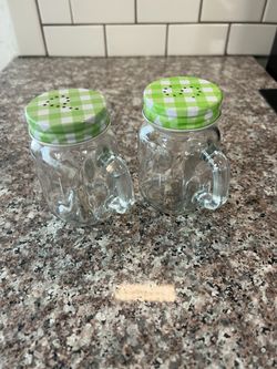 2-Piece Gingham Salt & Pepper Shakers 
