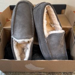 New UGG Ascot Grey Slippers Size US Mens 9 M MSRP 115
