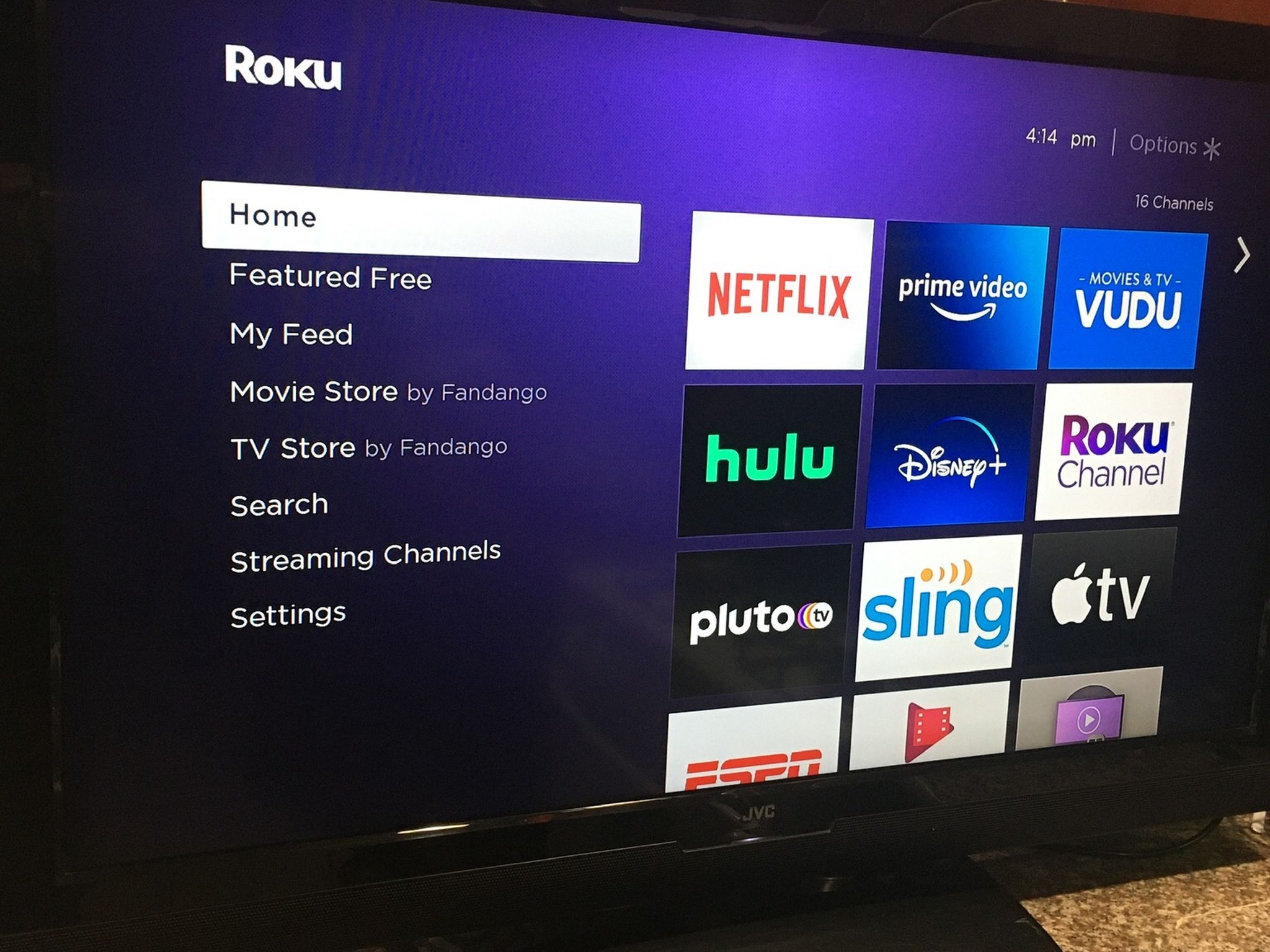 Hdtv Tv JVC 42”w/Roku 4K HDR $160