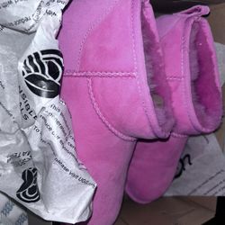 New Pink Uggs 