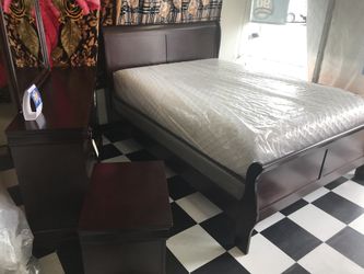 Queen bad 4 pc. Bad And dresser and mirror . No Mattress .we have different color .black and white and Grey