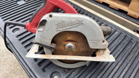 Milwaukee 7 1/4 Circular Saw