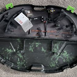 Never Shot Bow!!!  Bear Cruzer G2 never used tags still on!!!!!!!!