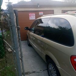 chrysler town and country 2001