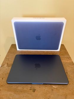 2026 Macbook NEO blue 256gb (9 cycle battery)