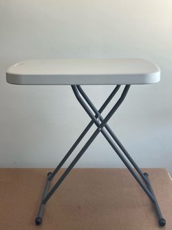 Foldable table