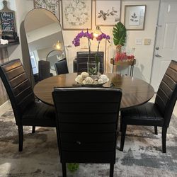 Table with 4 chairs