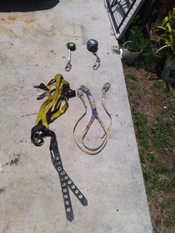 Climbing Harness 10 Ft Self-retracting Lifeline And A 20 Foot Self Retracting Lanyard And A Shock Absorber Cable