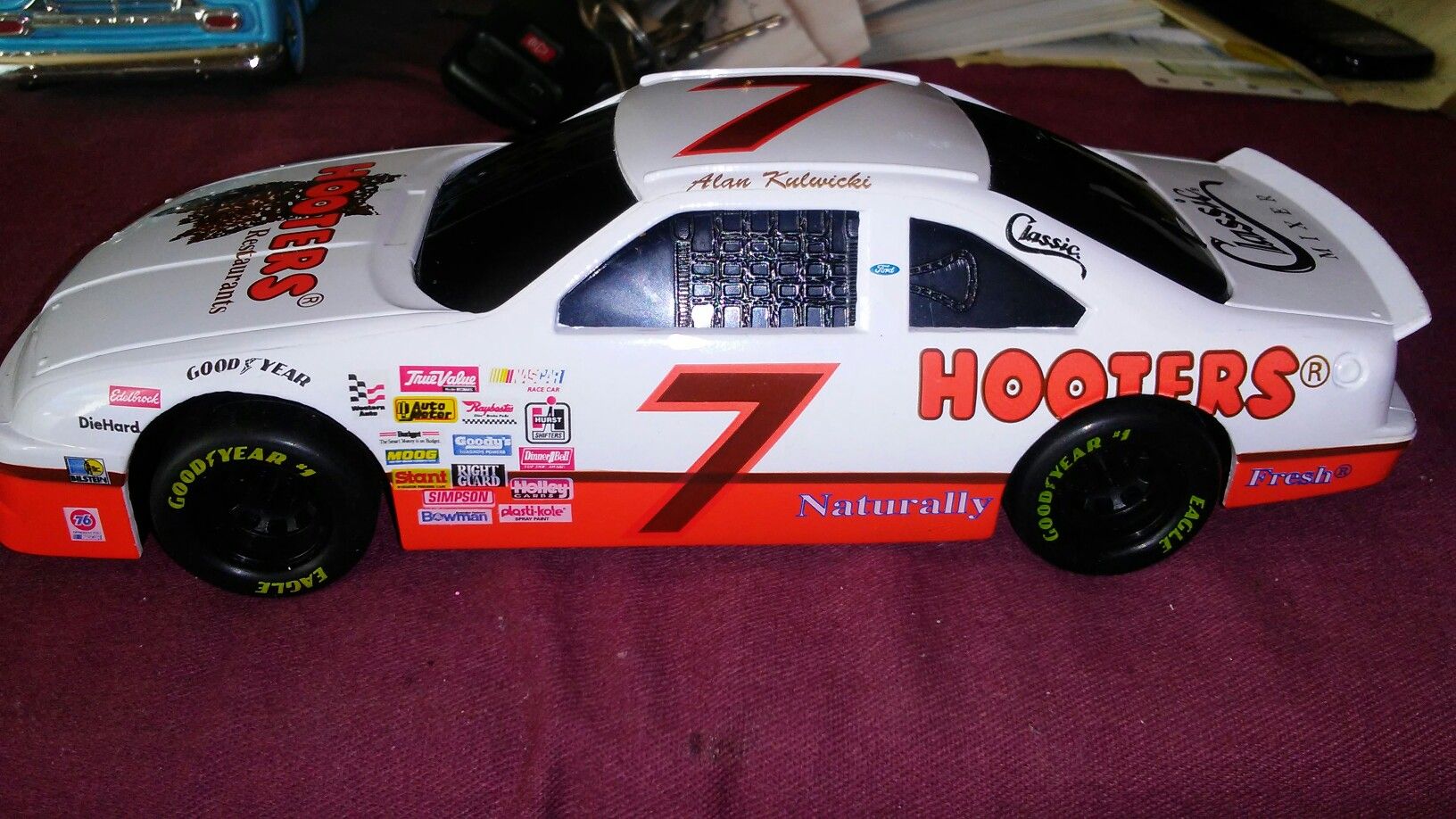 1:24 Scale 1993 Alan Kulwicki Hooters Car