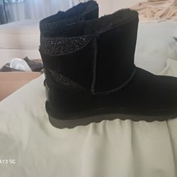 Woman's Size 7 Bear Paw Ankle Boots
