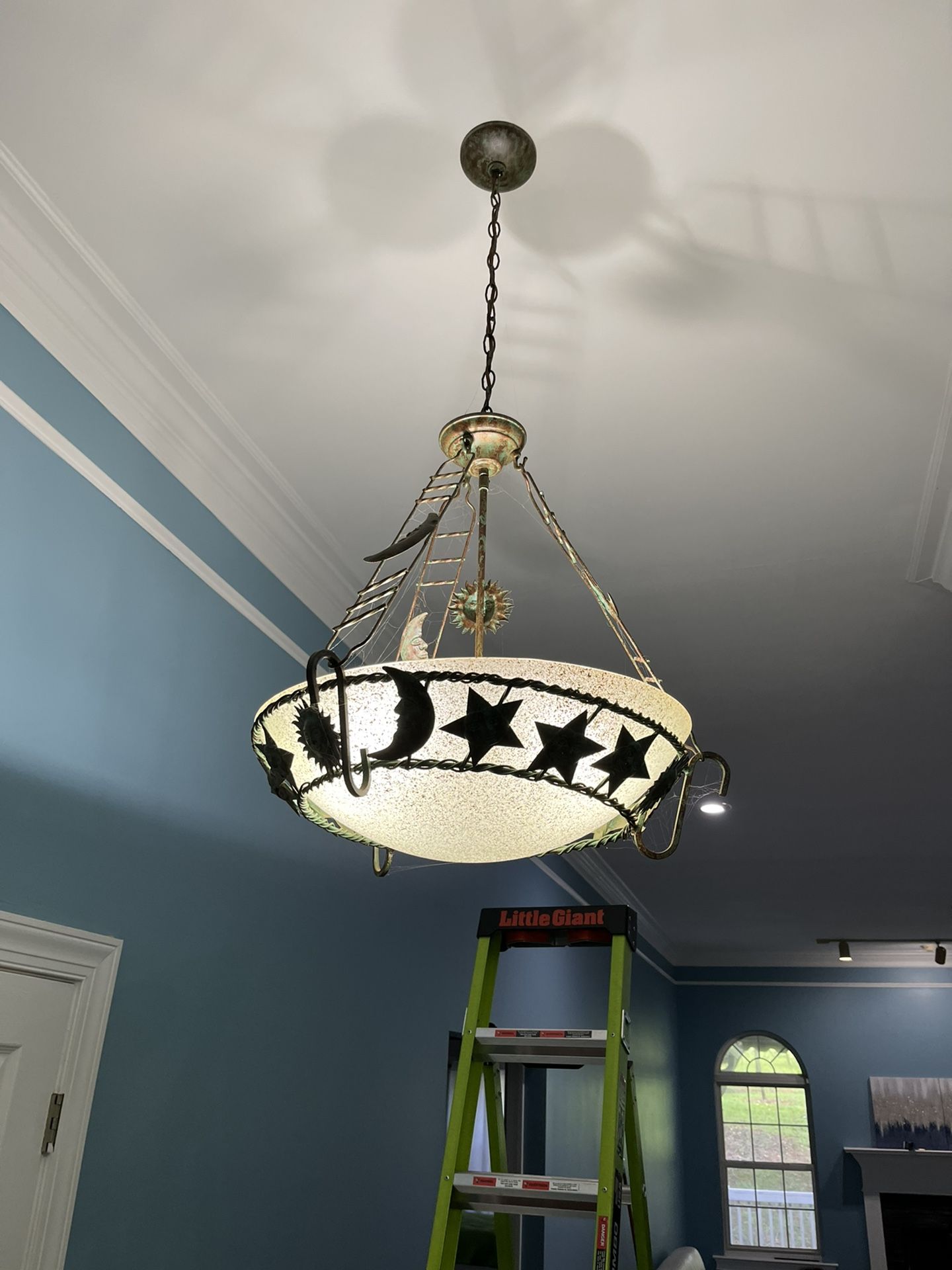 Chandelier 