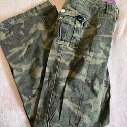 Edikted Camo Pants Size Xs