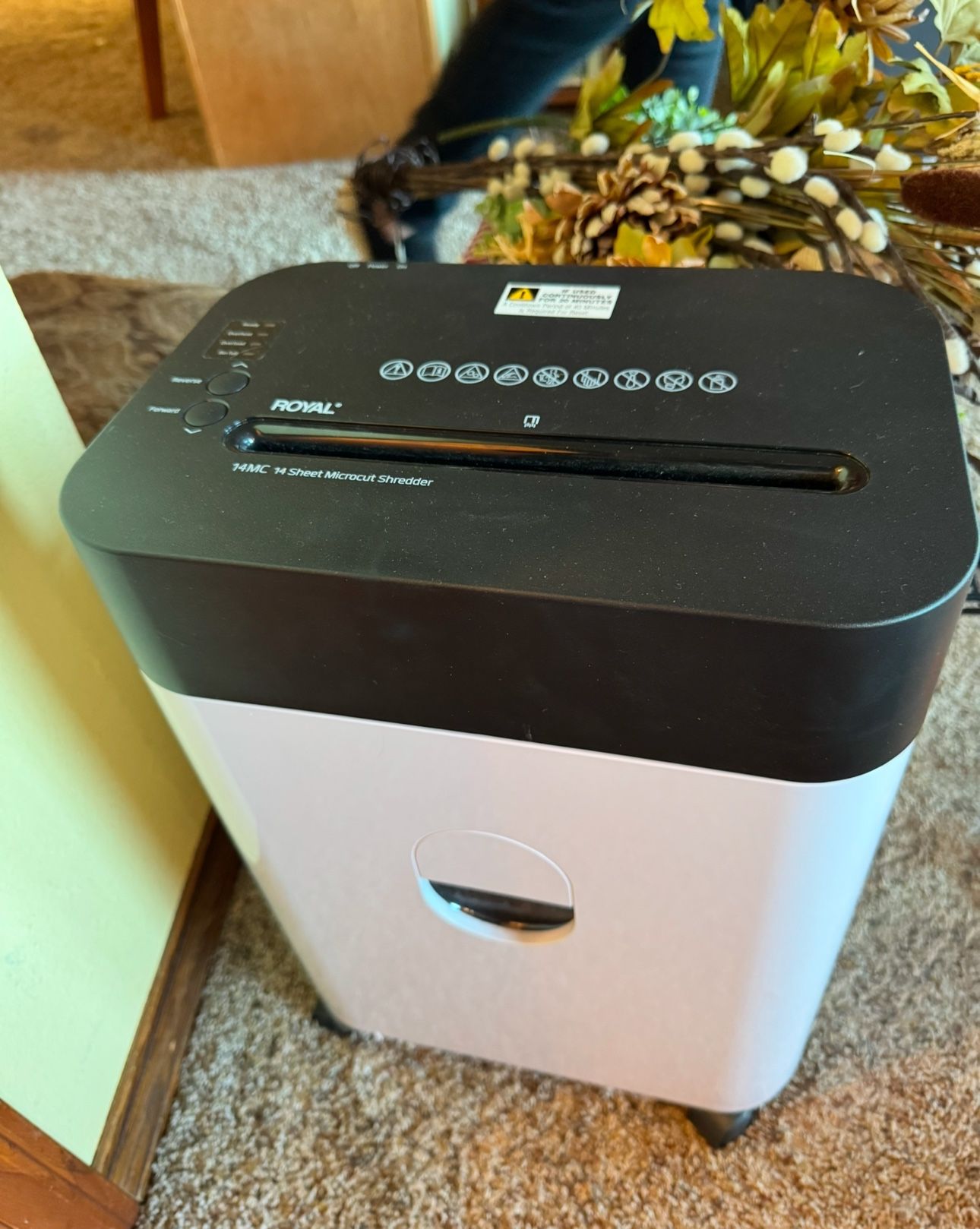 Like NEW!! ROYAL Microcut Paper Shredder 14 Sheet
