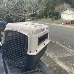 Medium Dog Kennel Crate Carrier Airline Approved like New 28” L by 20” W by 20”