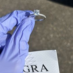 Lab grown diamond ring