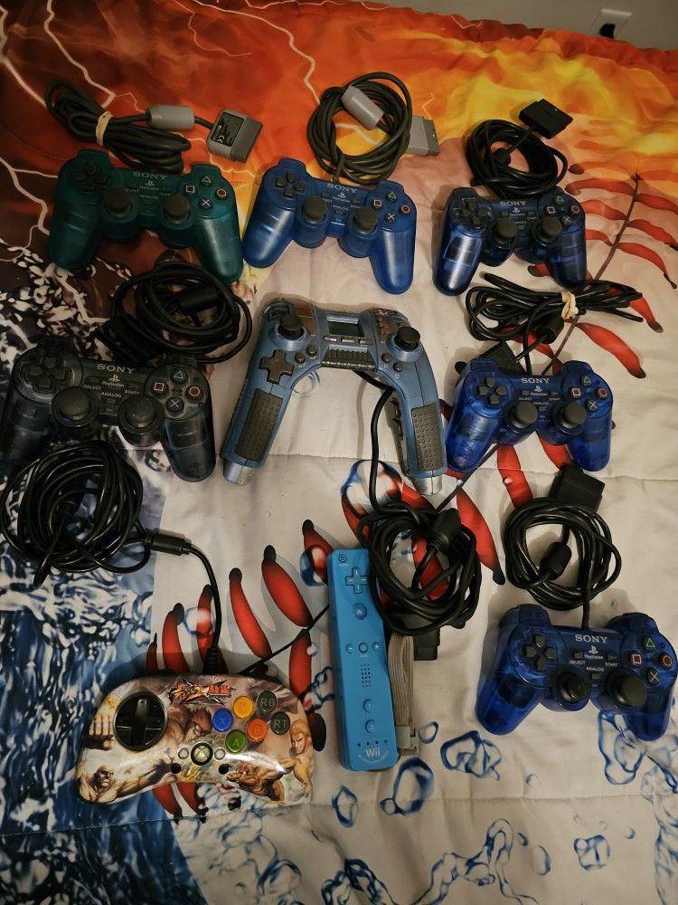 Lot Of PS1, PS2, Wii And XBOX 360 Controllers