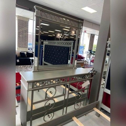 VarianMirrored Dresser
ACME$10 Down Payment And Financing Available