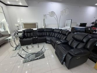 Reclining sectional sofa