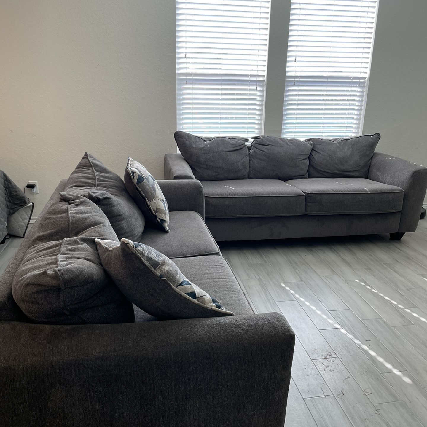 Sandia heights gray on sale sofa