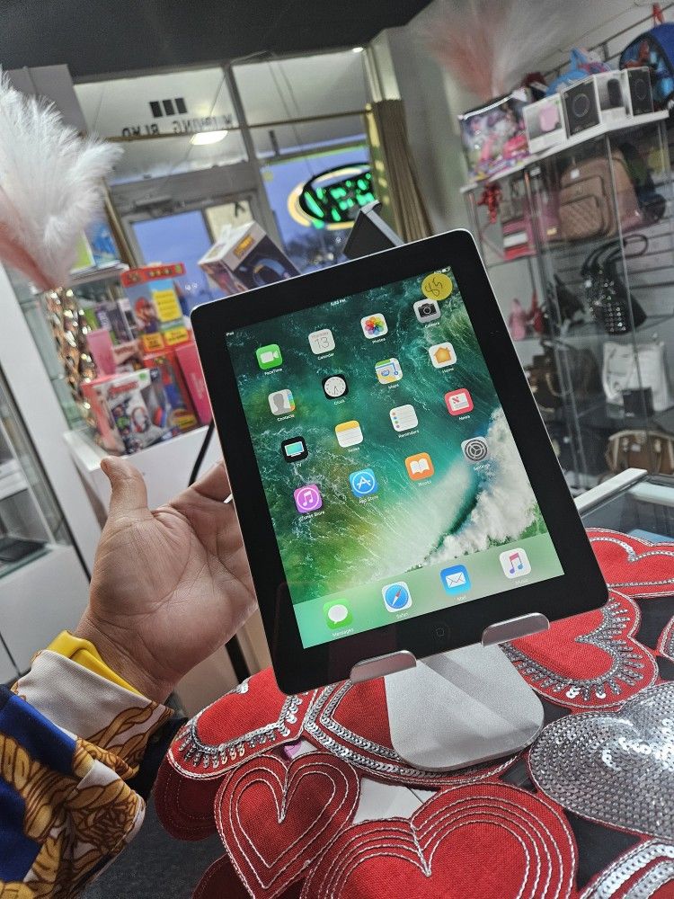 Ipad 4ta Generation $70. Ipad Cargadores $85 Ipad Cargadores Y Protector Included